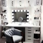 40 Beautiful Make Up Room Ideas In Your Bedroom (29)