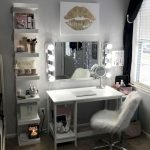 40 Beautiful Make Up Room Ideas in Your Bedroom (33)