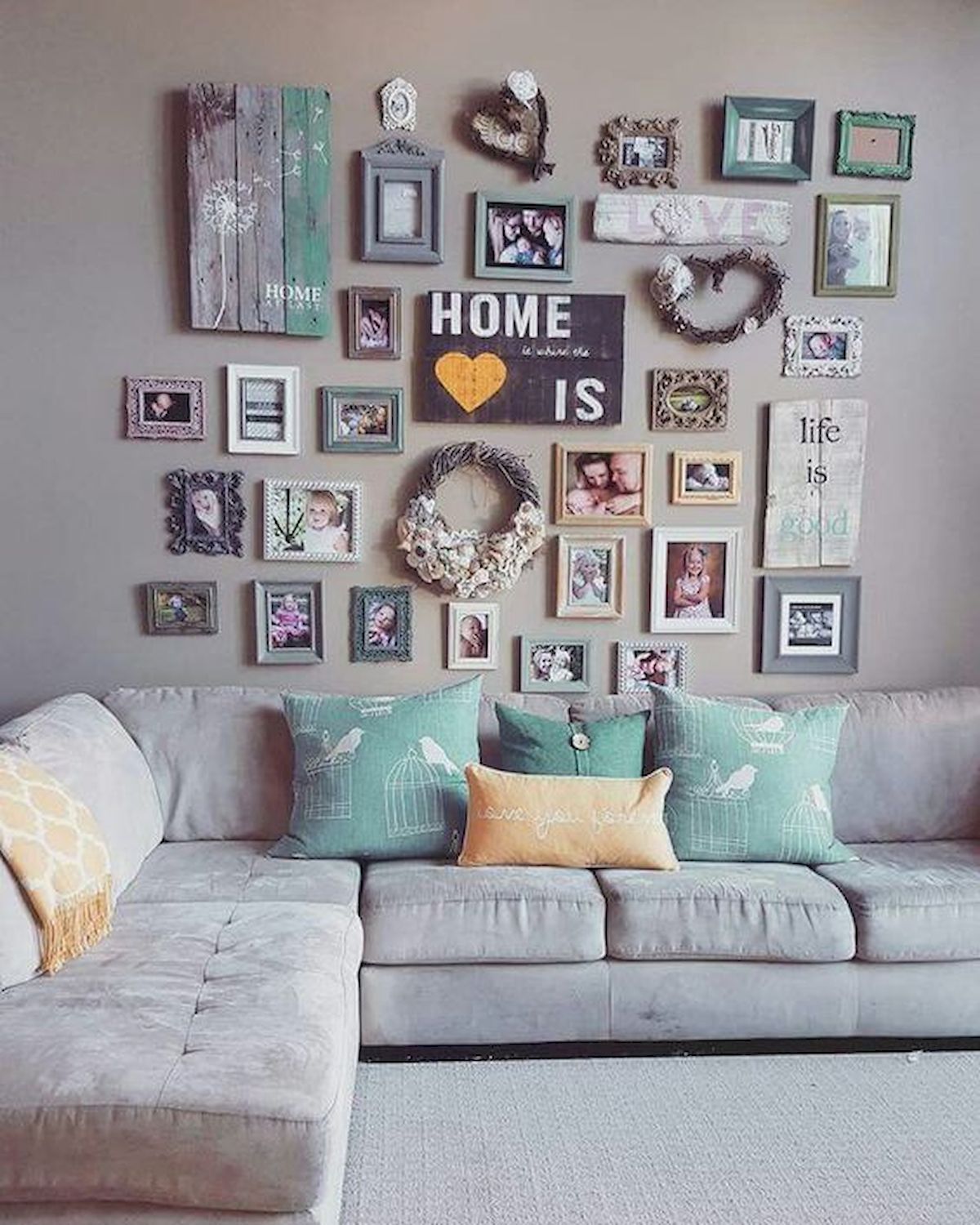 70 Awesome Wall Decoration Ideas for Living Room (22)