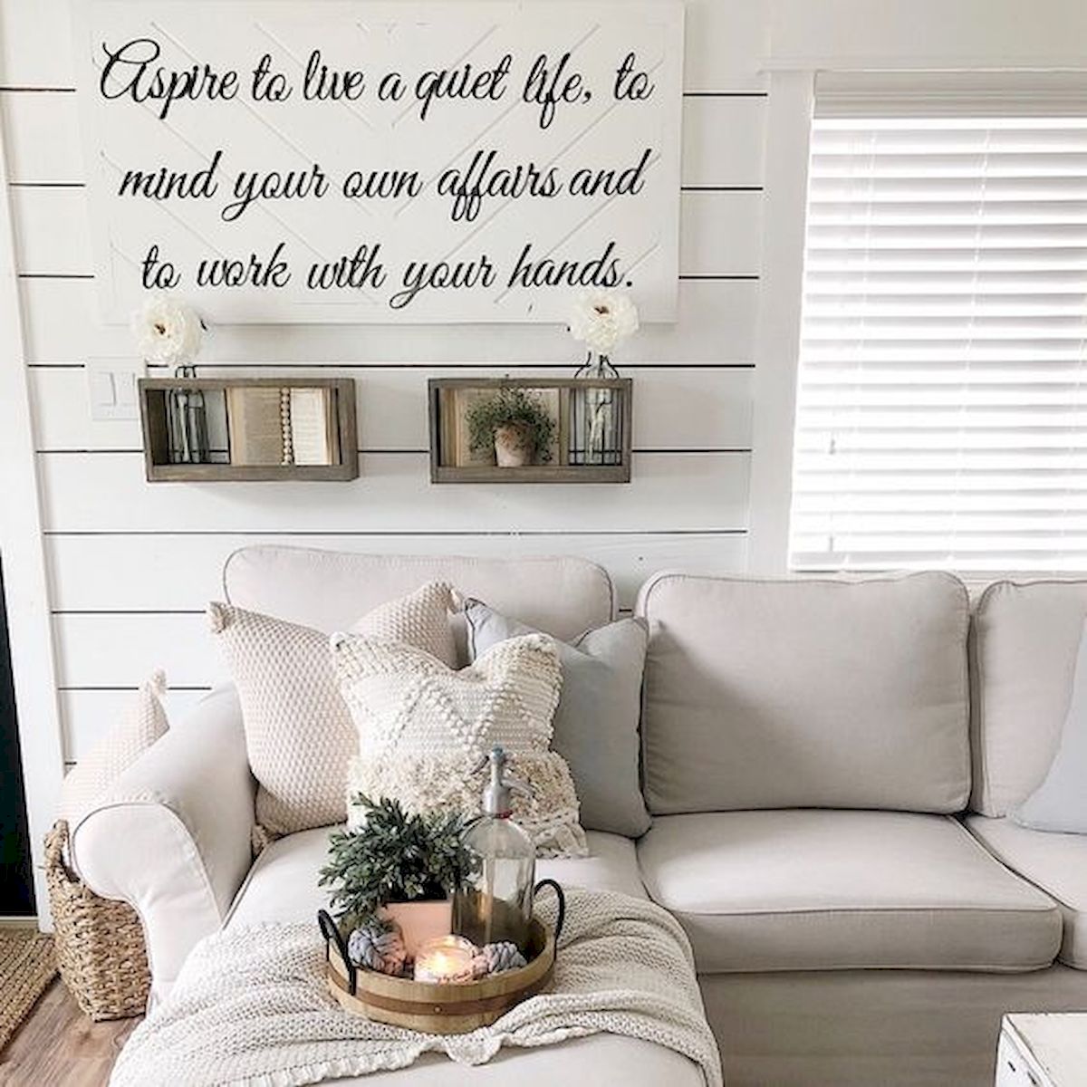70 Awesome Wall Decoration Ideas for Living Room (34)