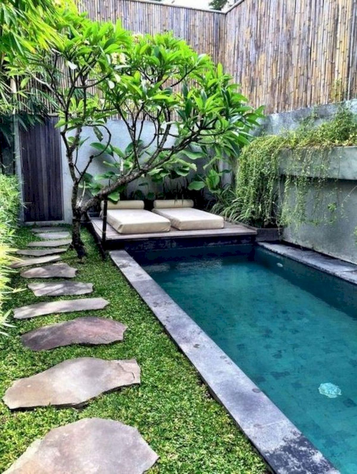 50 Gorgeous Small Swimming Pool Ideas for Small Backyard (15)