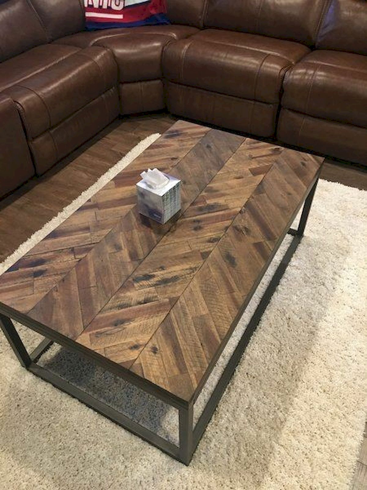 55 Awesome Furniture Living Room Table Design Ideas (41)