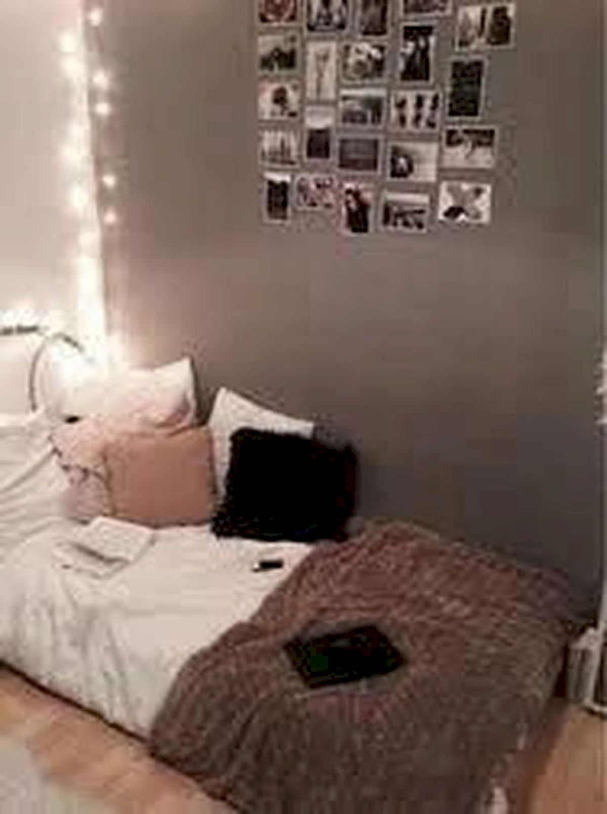 40 Cute Small Bedroom Design and Decor Ideas for Teenage Girl (28)