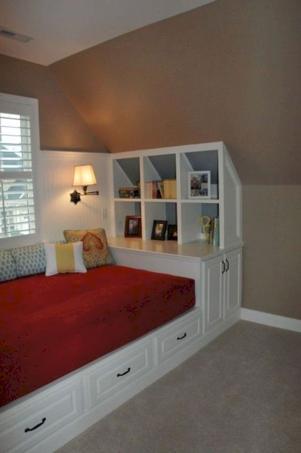 60 Brilliant Space Saving Ideas For Small Bedroom (19)