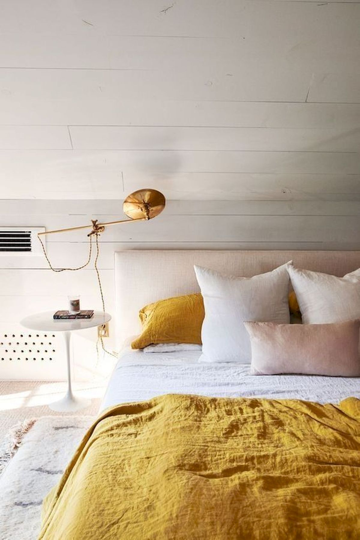 50 Amazing Modern Bedroom Decoration Ideas with Luxury Design (14)