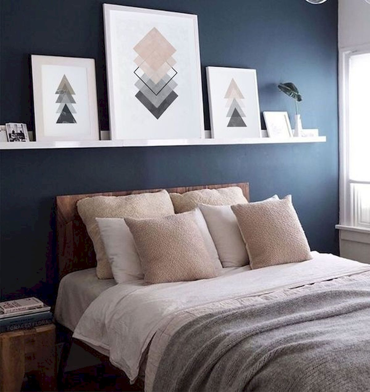 36 Beautiful Wall Bedroom Decor Ideas That Unique (11)