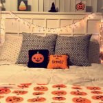 30 Cozy Fall Decoration Ideas For Your Bedroom (29)