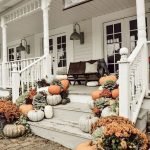 40 Beautiful Fall Front Porch Decorating Ideas That Will Make Your Home Look Amazing (13)