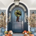 40 Beautiful Fall Front Porch Decorating Ideas That Will Make Your Home Look Amazing (15)