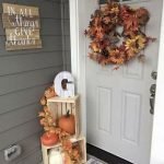 40 Beautiful Fall Front Porch Decorating Ideas That Will Make Your Home Look Amazing (21)