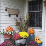 40 Beautiful Fall Front Porch Decorating Ideas That Will Make Your Home Look Amazing (22)