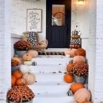 40 Beautiful Fall Front Porch Decorating Ideas That Will Make Your Home Look Amazing (30)