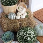 40 Beautiful Fall Front Porch Decorating Ideas That Will Make Your Home Look Amazing (34)
