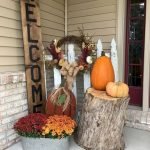 40 Beautiful Fall Front Porch Decorating Ideas That Will Make Your Home Look Amazing (36)