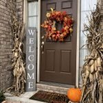 40 Beautiful Fall Front Porch Decorating Ideas That Will Make Your Home Look Amazing (39)