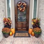 40 Beautiful Fall Front Porch Decorating Ideas That Will Make Your Home Look Amazing (5)