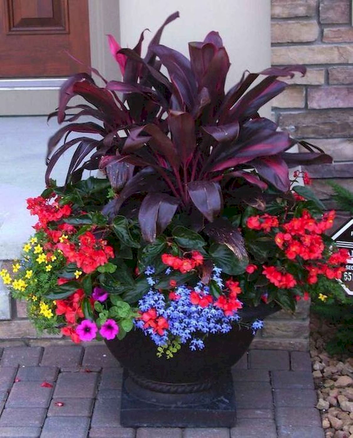 20 Awesome Planter Ideas for Your Front Porch (20)