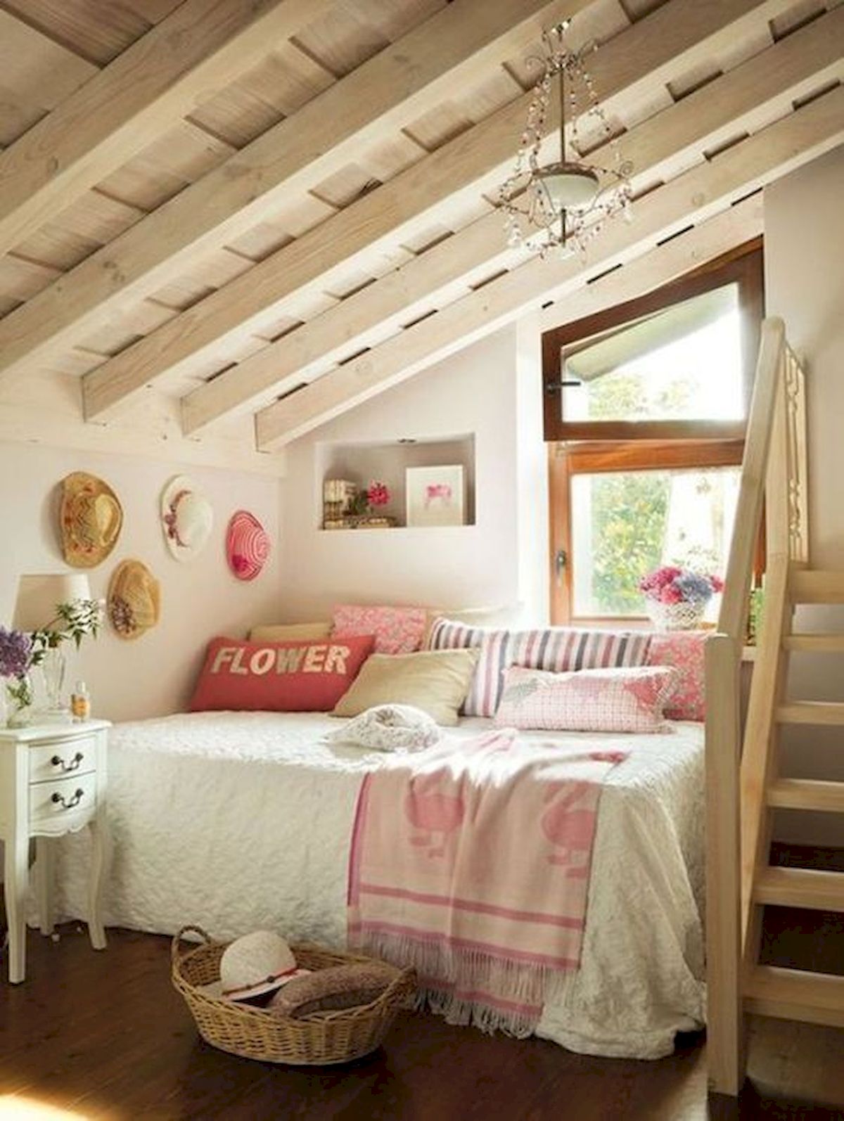 40 Awesome Attic Bedroom Design and Decorating Ideas (13)