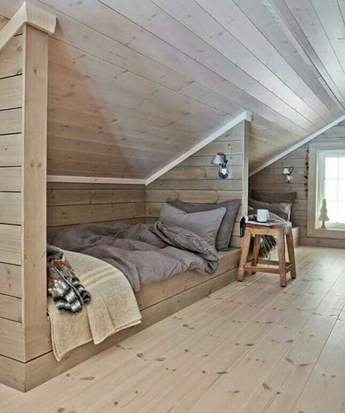 40 Awesome Attic Bedroom Design and Decorating Ideas (16)