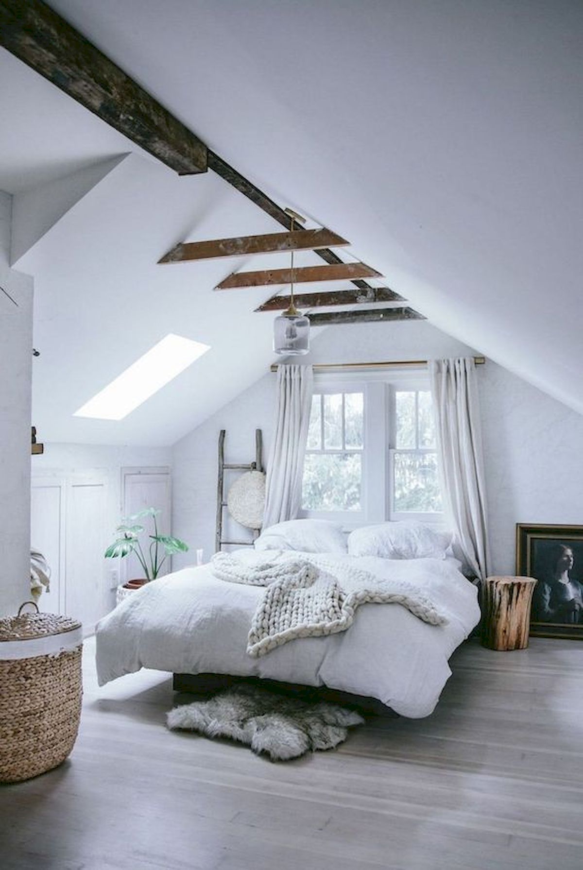 40 Awesome Attic Bedroom Design and Decorating Ideas (37)