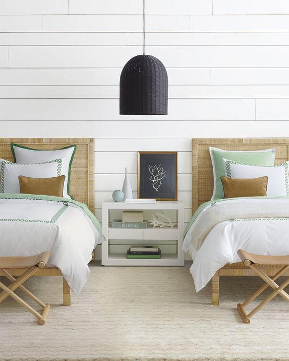 20 Best Coastal Farmhouse Bedroom Decor Ideas (4)