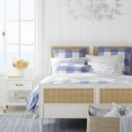 20 Best Coastal Farmhouse Bedroom Decor Ideas (9)