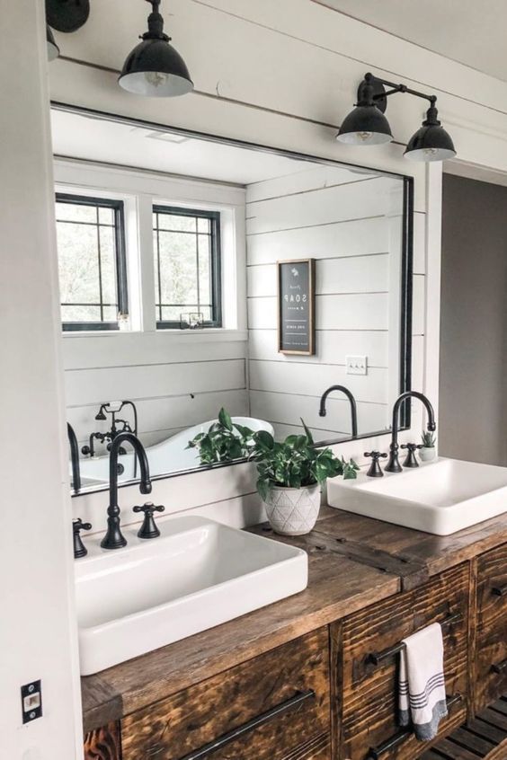 20 Best Farmhouse Bathroom Tile Decor Ideas (15)