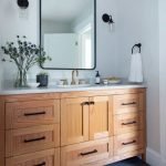 20 Best Farmhouse Bathroom Tile Decor Ideas (18)