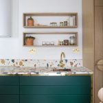 20 Best Farmhouse Kitchen Sink Decor Ideas (15)