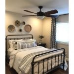 20 Best Small Farmhouse Bedroom Decor Ideas (16)